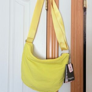Baggallini lemon nwt crescent Shoulder Crossbody Bag
